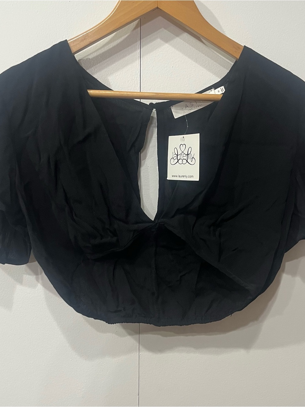 Astr Black Twist-Front Crop Top